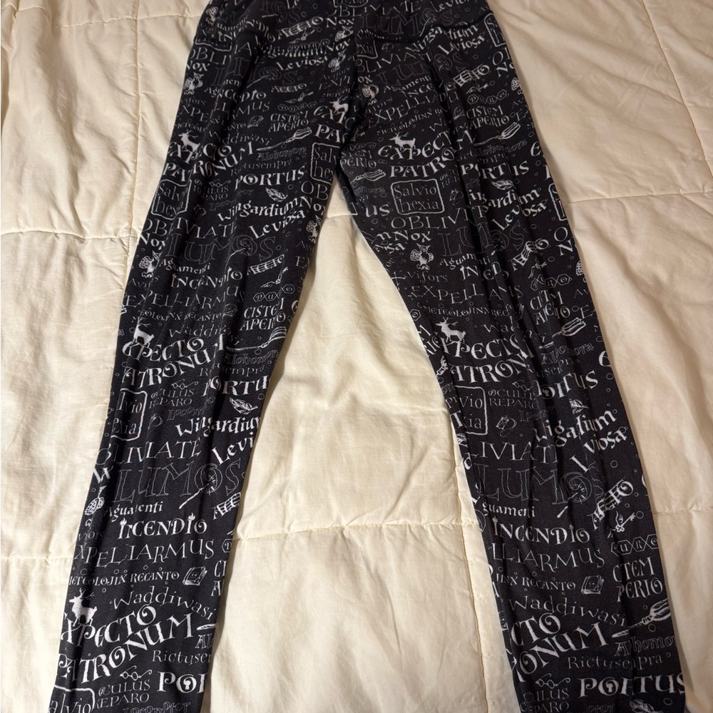 Harry Potter ladies black capris leggings Black and White size medium